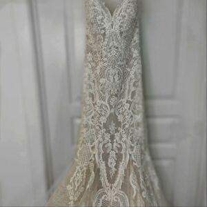 ALLURE BRIDALS GOWN #9601 SIZE 4 Brand New - Never worn with tags